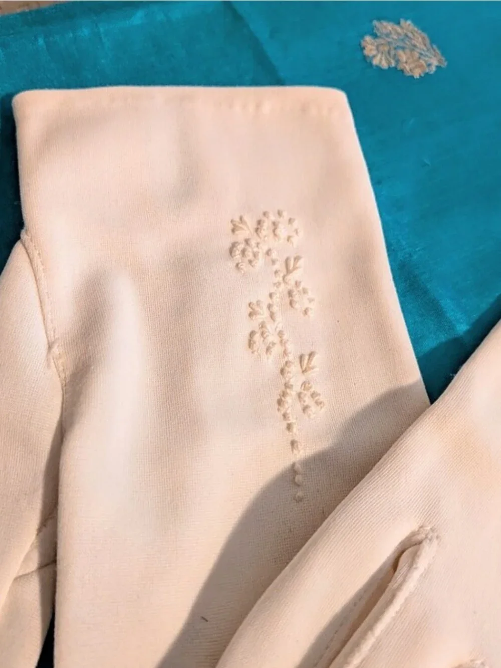 Vintage Classic Women's White Embroidered Dress Gloves